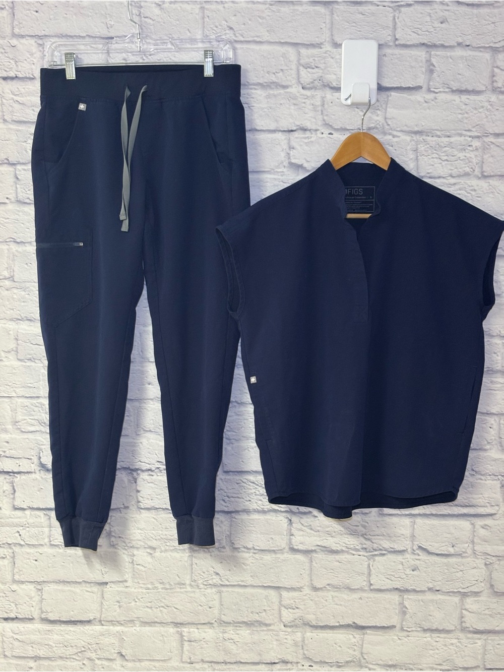 Figs Women Scrub Set Navy Blue Top Rafaela And Jogger Pants Size Small